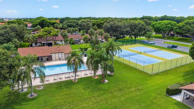 51 Via De Casas Norte, Boynton Beach, FL 33426