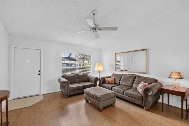 51 Via De Casas Norte, Boynton Beach, FL 33426