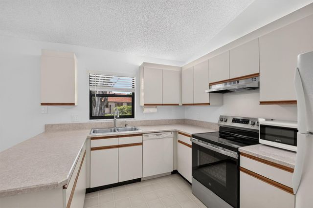 51 Via De Casas Norte, Boynton Beach, FL 33426