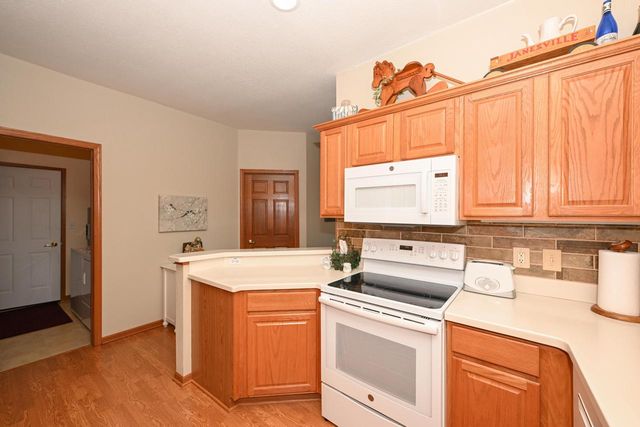 5347 S Butterfield WAY, Greenfield, WI 53221