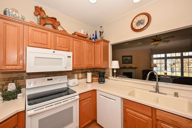 5347 S Butterfield WAY, Greenfield, WI 53221