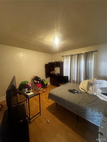 3215 Osceola Street, St Louis, MO 63111