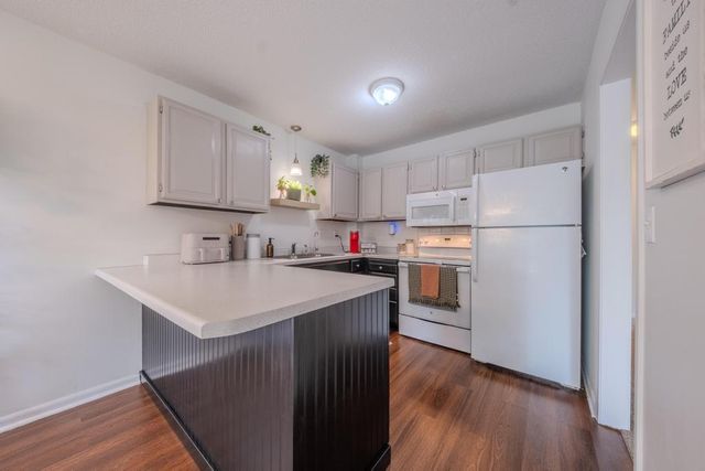 2309 Amberwood Drive, Woodbury, MN 55125