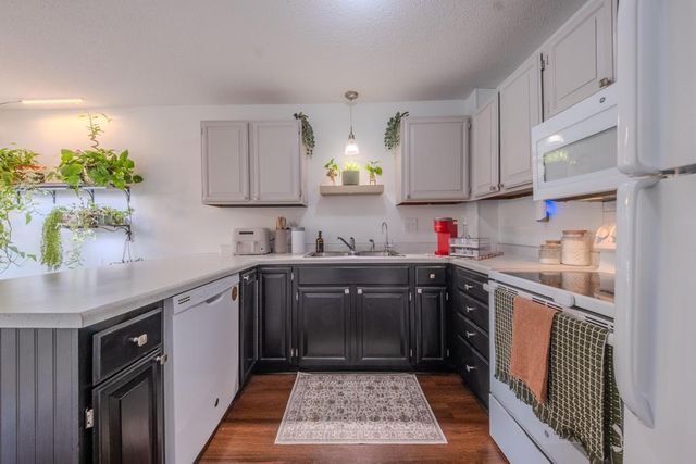 2309 Amberwood Drive, Woodbury, MN 55125