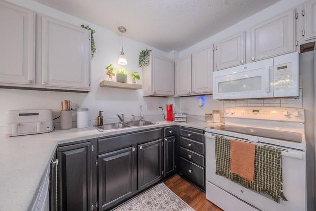 2309 Amberwood Drive, Woodbury, MN 55125