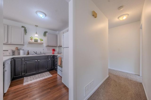2309 Amberwood Drive, Woodbury, MN 55125