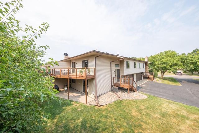 2309 Amberwood Drive, Woodbury, MN 55125