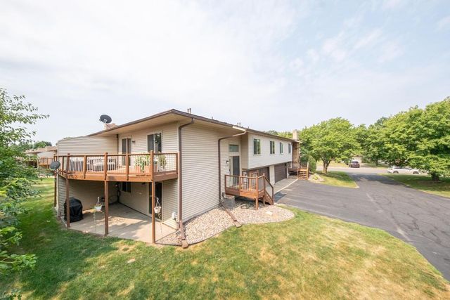 2309 Amberwood Drive, Woodbury, MN 55125