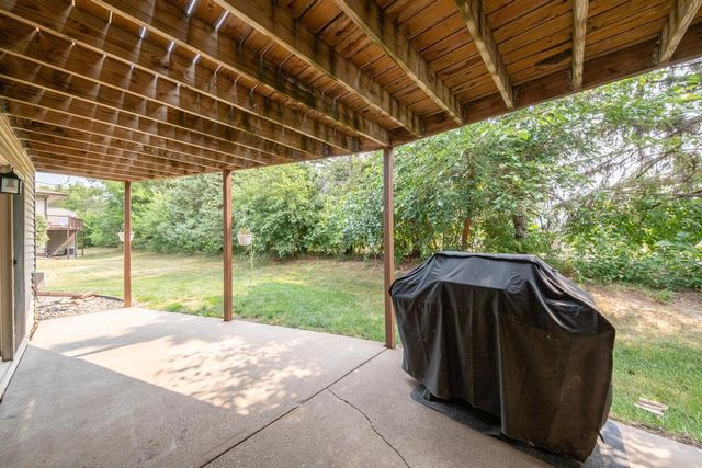 2309 Amberwood Drive, Woodbury, MN 55125