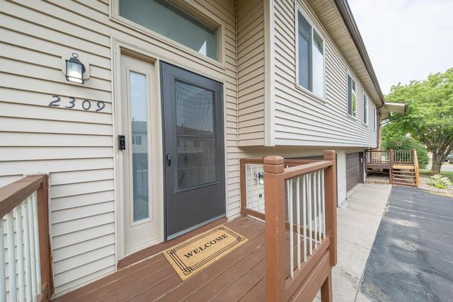 2309 Amberwood Drive, Woodbury, MN 55125