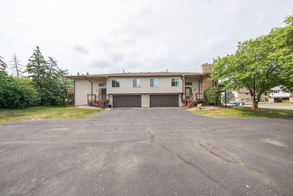 2309 Amberwood Drive, Woodbury, MN 55125