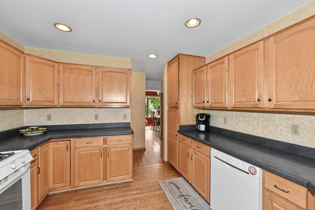 1508 Mackenzie LANE, Oconomowoc, WI 53066