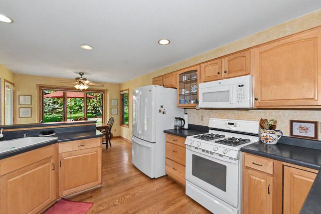 1508 Mackenzie LANE, Oconomowoc, WI 53066