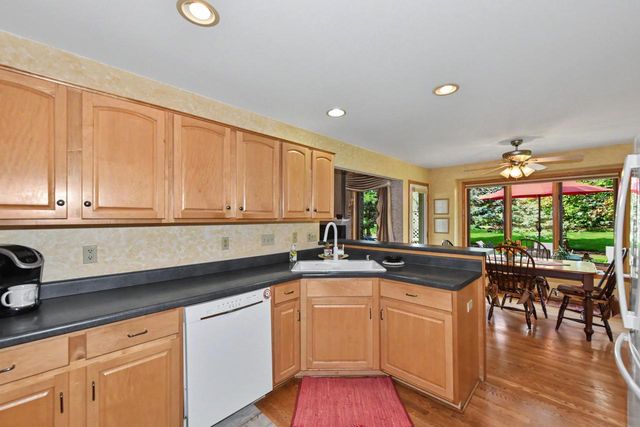 1508 Mackenzie LANE, Oconomowoc, WI 53066