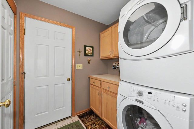 1508 Mackenzie LANE, Oconomowoc, WI 53066
