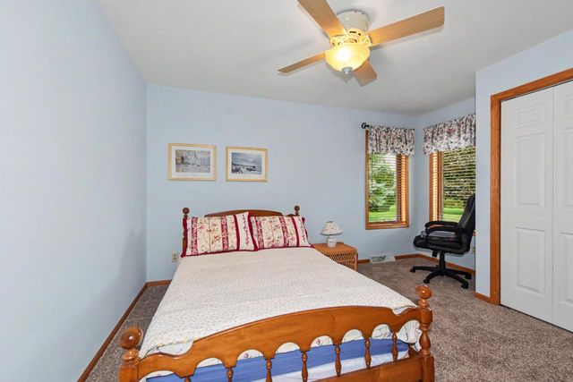 1508 Mackenzie LANE, Oconomowoc, WI 53066