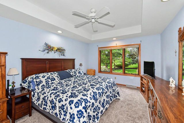 1508 Mackenzie LANE, Oconomowoc, WI 53066