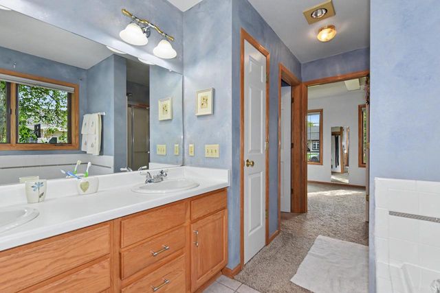 1508 Mackenzie LANE, Oconomowoc, WI 53066
