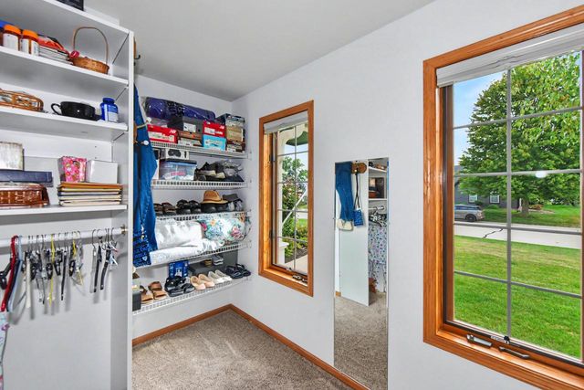 1508 Mackenzie LANE, Oconomowoc, WI 53066