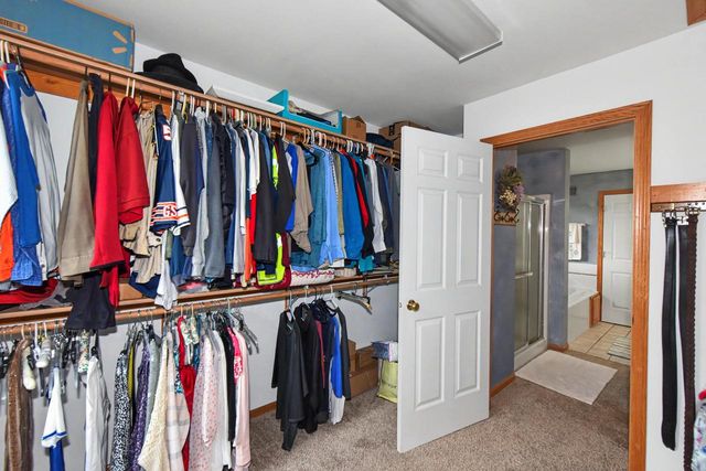 1508 Mackenzie LANE, Oconomowoc, WI 53066