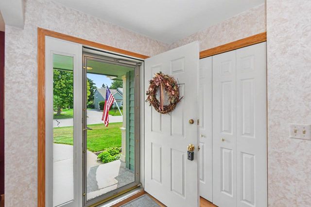 1508 Mackenzie LANE, Oconomowoc, WI 53066