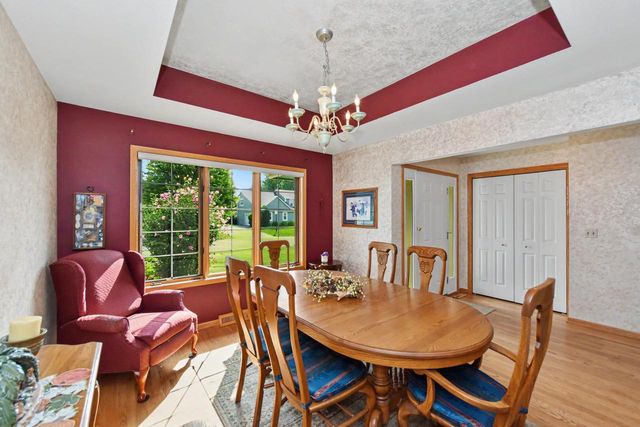 1508 Mackenzie LANE, Oconomowoc, WI 53066