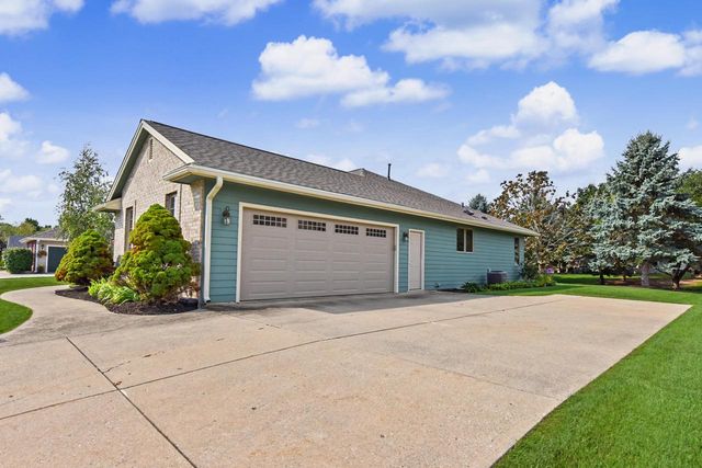 1508 Mackenzie LANE, Oconomowoc, WI 53066