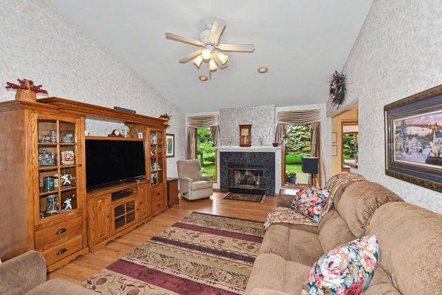1508 Mackenzie LANE, Oconomowoc, WI 53066