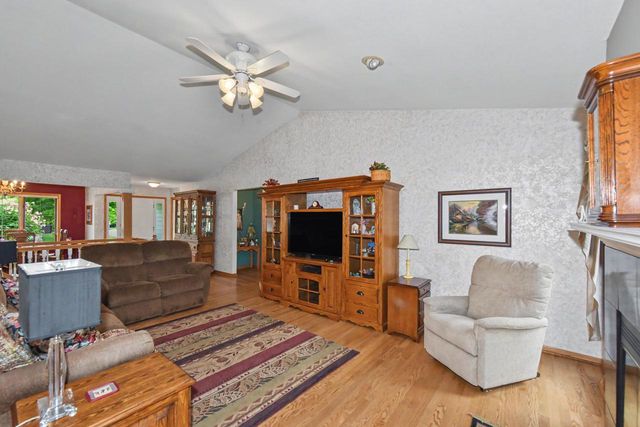 1508 Mackenzie LANE, Oconomowoc, WI 53066