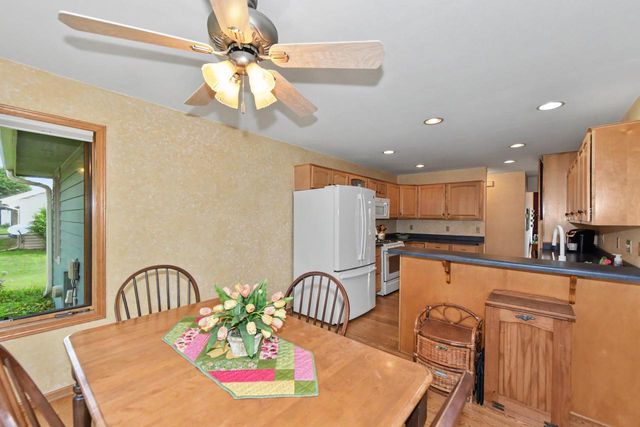 1508 Mackenzie LANE, Oconomowoc, WI 53066