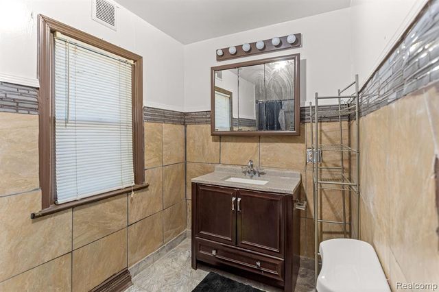 4500 Katherine Street, Dearborn Heights, MI 48125
