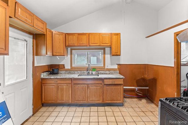 4500 Katherine Street, Dearborn Heights, MI 48125