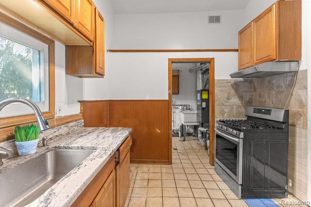4500 Katherine Street, Dearborn Heights, MI 48125