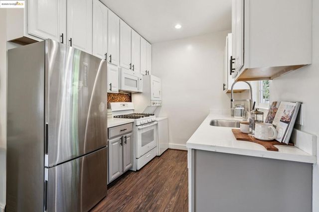 4949 4949 Coronado Ave, Oakland, CA 94618