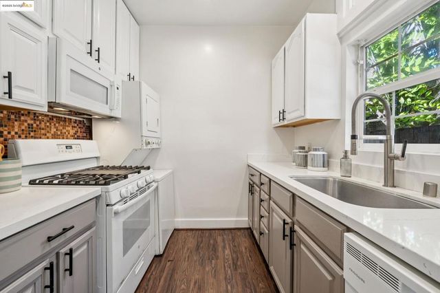 4949 4949 Coronado Ave, Oakland, CA 94618