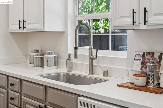 4949 4949 Coronado Ave, Oakland, CA 94618