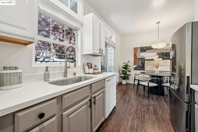 4949 4949 Coronado Ave, Oakland, CA 94618