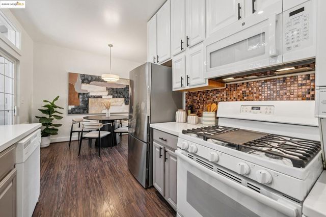 4949 4949 Coronado Ave, Oakland, CA 94618