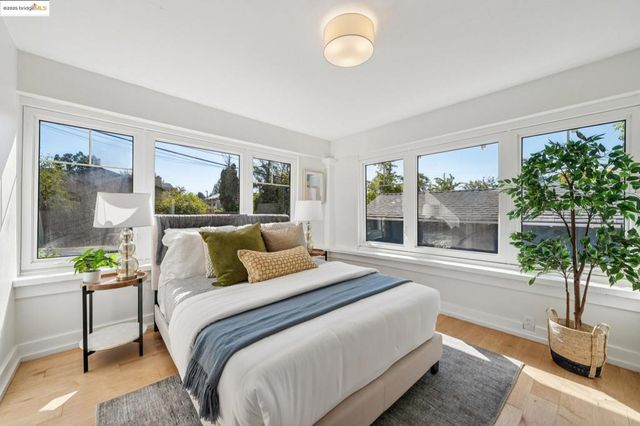 4949 4949 Coronado Ave, Oakland, CA 94618