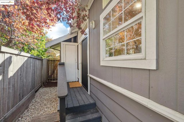 4949 4949 Coronado Ave, Oakland, CA 94618