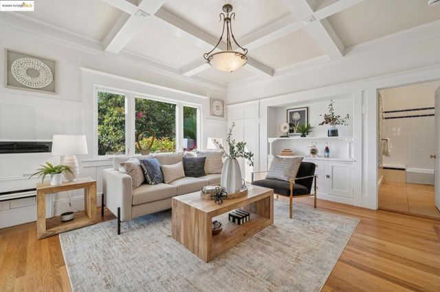 4949 4949 Coronado Ave, Oakland, CA 94618