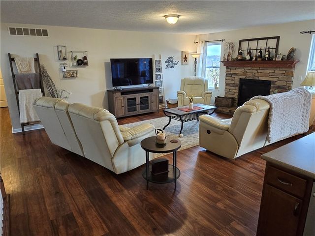 8478 Walthour Dr, Irwin, PA 15642