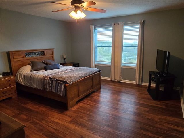 8478 Walthour Dr, Irwin, PA 15642