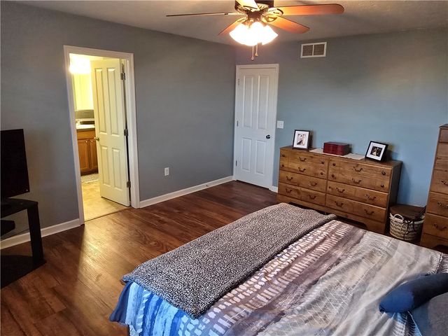 8478 Walthour Dr, Irwin, PA 15642