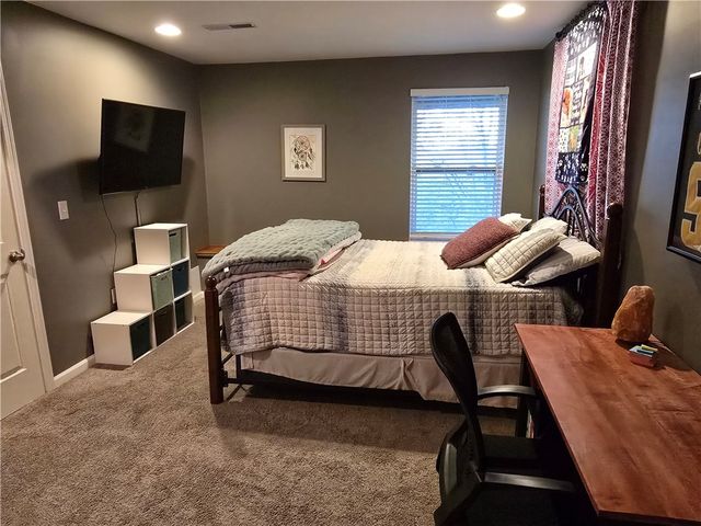 8478 Walthour Dr, Irwin, PA 15642