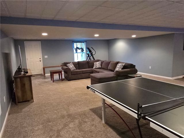 8478 Walthour Dr, Irwin, PA 15642