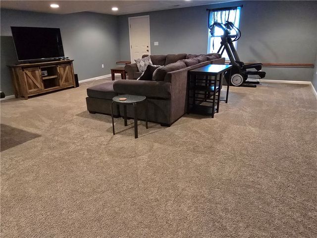 8478 Walthour Dr, Irwin, PA 15642