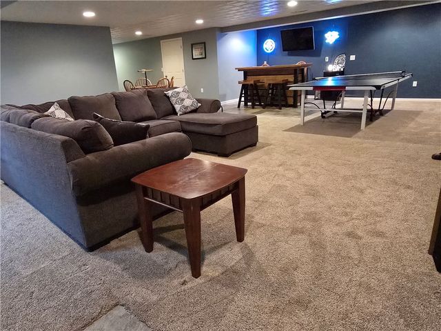 8478 Walthour Dr, Irwin, PA 15642