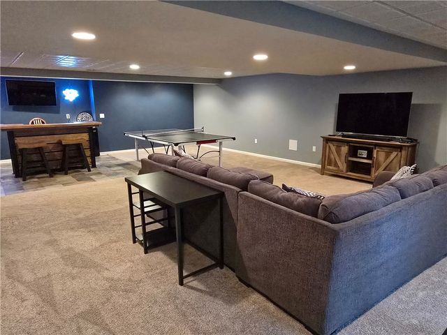 8478 Walthour Dr, Irwin, PA 15642