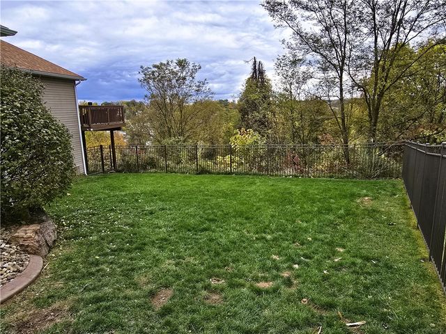 8478 Walthour Dr, Irwin, PA 15642